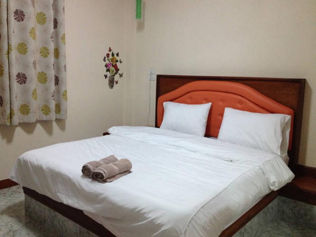 Kanda Guesthouse Si Racha Exteriör bild